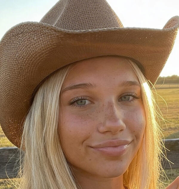 Riley Knox